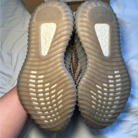 ADIDAS YEEZY BOOST 350 V2 Low Beluga Reflective SIZE 4 - Picture 2 of 5